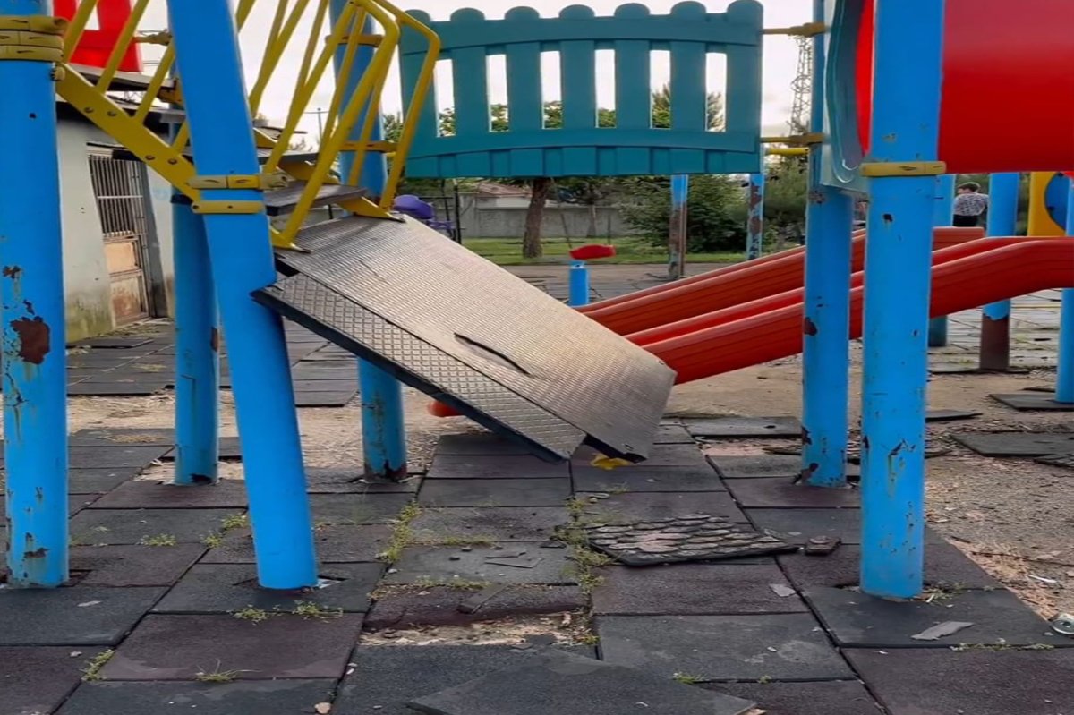 Bingöl'ün Genç ilçesindeki park bakımsızlıktan tehlike saçıyor