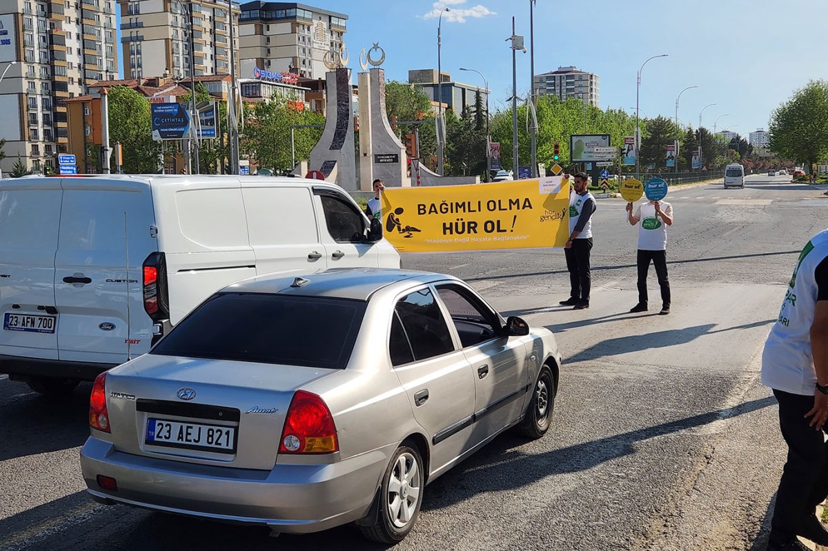 Elazığlı gençlerden "Bağımlılığa Dur" etkinliği