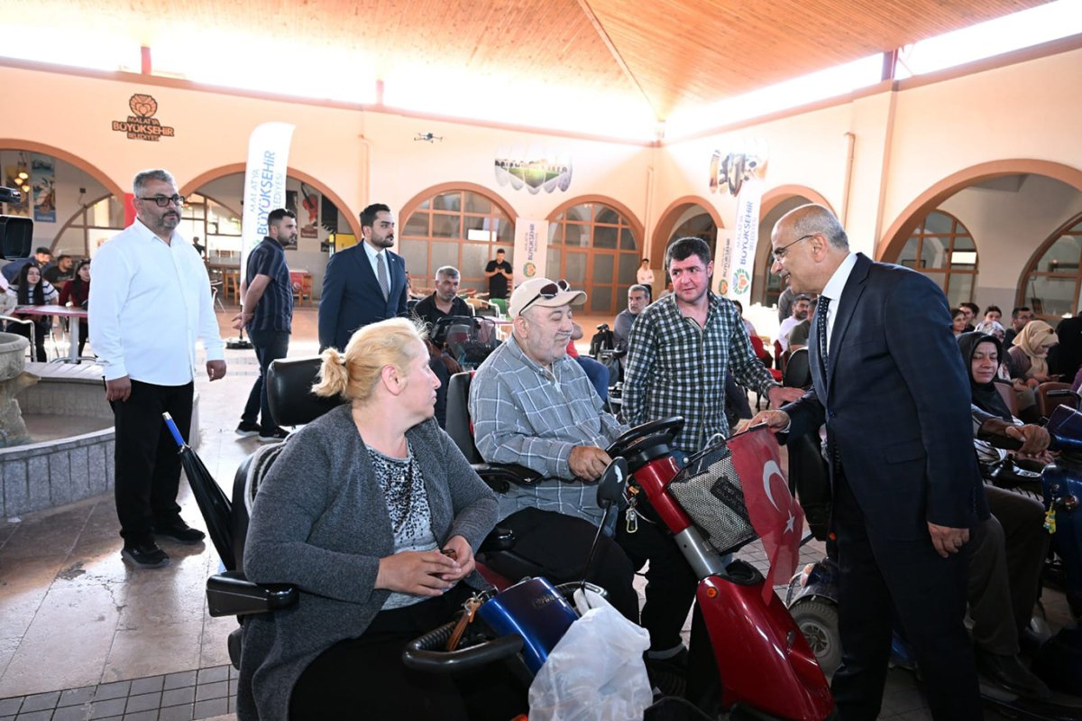 Malatya'da 200 adet tekerlekli sandalye dağıtıldı