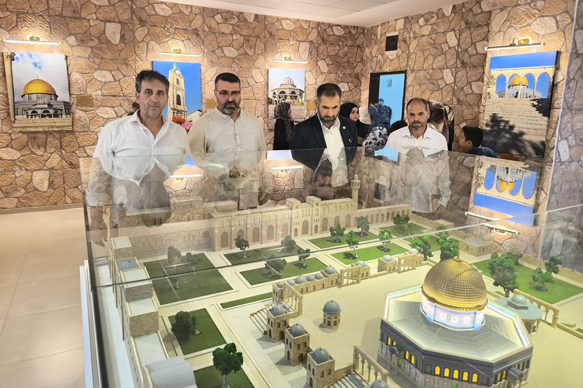 HÜDA PAR Tarsus İlçe Başkanı Tanış'tan Bilim Fuarı'na ziyaret