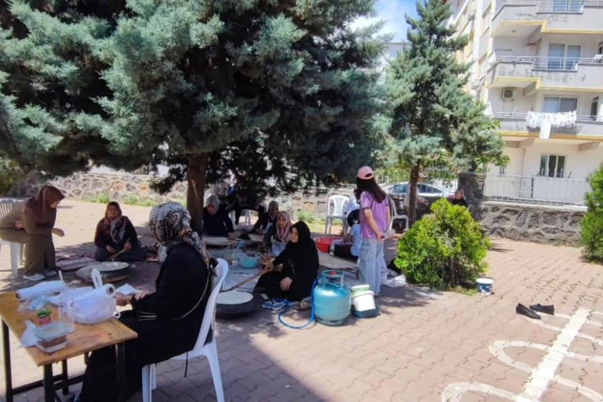 Ortaokul öğrencileri Gazze için hayır çarşısı açtı