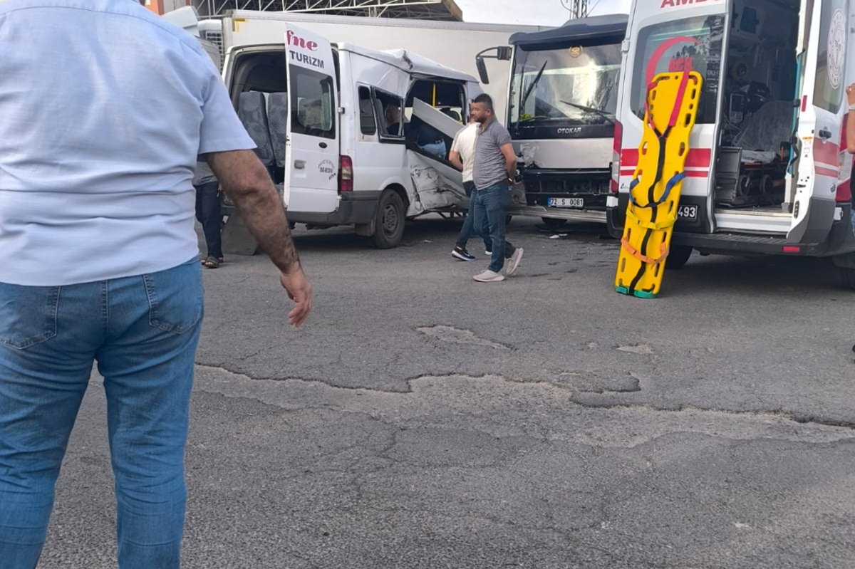 Tekstil işçilerini taşıyan minibüs ile bir otobüsün çarpışması sonucu 7 kişi yaralandı