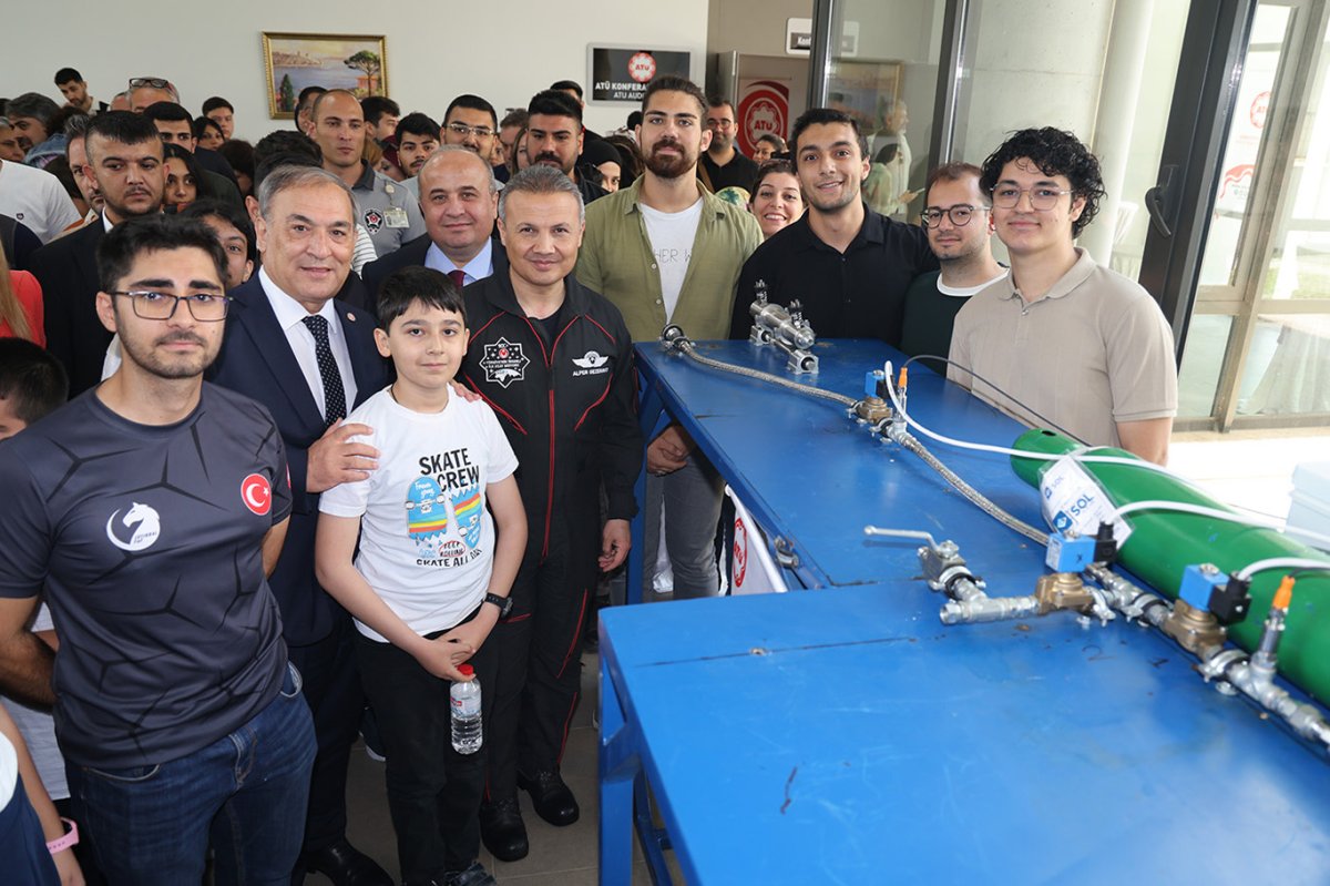 Türkiye'nin ilk Astronotu Alper Gezeravcı ATÜ'de öğrencilerle buluştu