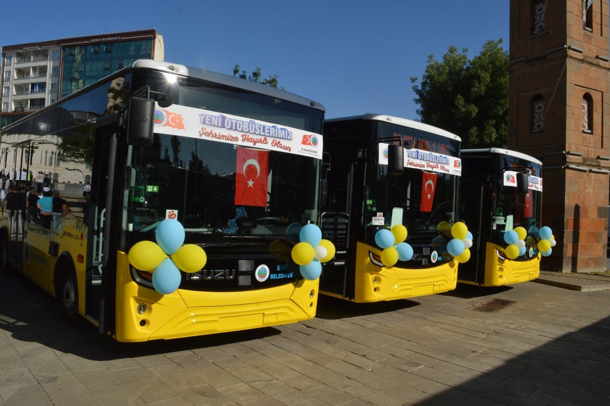 Siirt Belediyesi filosuna 14 yeni otobüs ve 1 tıbbi atık aracı katıldı