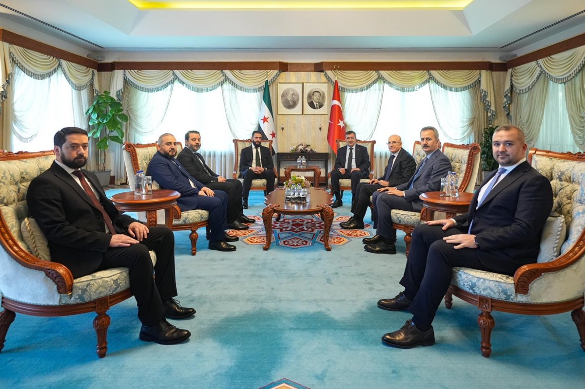 Cumhurbaşkanı Yardımcısı Yılmaz ile Suriye Cumhurbaşkanı Şara arasında heyetler arası görüşme