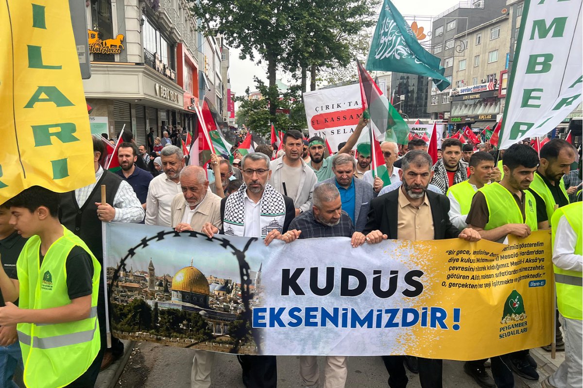 Sultanbeyli'de "Gazze ölüyor, ayağa kalk" yürüyüşü