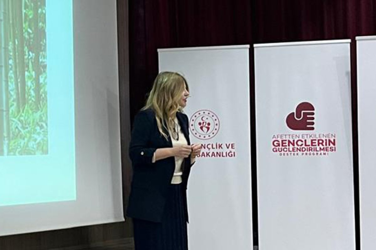 Gençlere afetlere karşı bilinçli ve dirençli birey olmanın yolları anlatıldı.