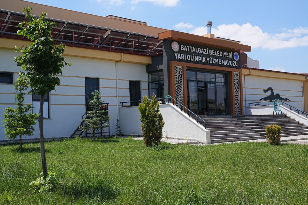 Battalgazi Belediyesi yüzme kurslarına yoğun ilgi