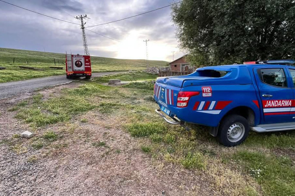 Elazığ'da bir kişi traktörün altında kalarak yaralandı
