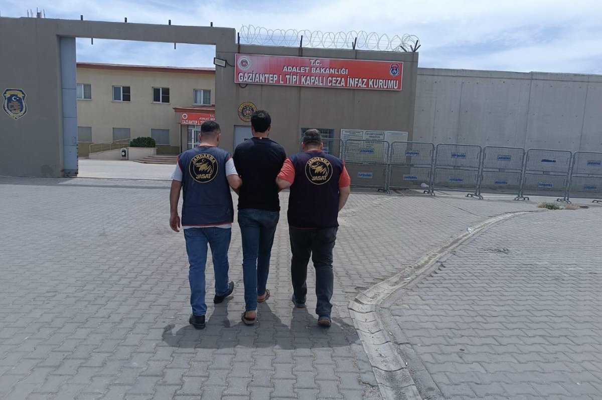 Gaziantep'te çeşitli suçlardan araması bulunan 2 kişi yakalandı