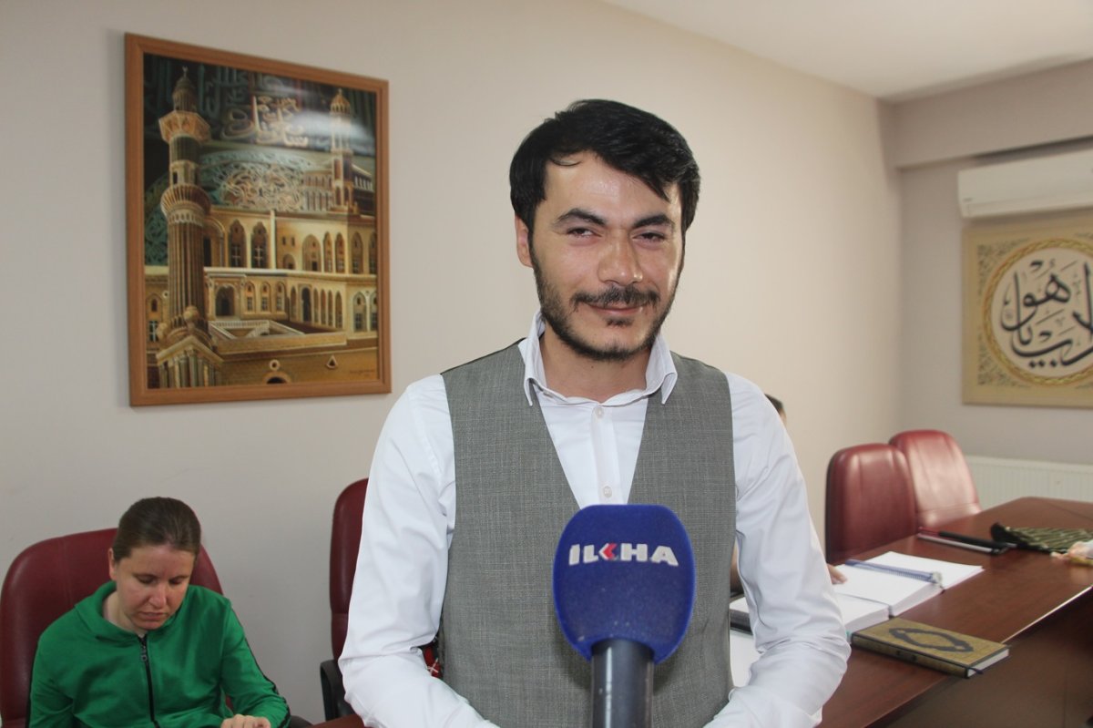 Görme engelliler, gönül gözüyle Kur’an’ı Kerim’i öğrenmeye çalışıyorlar