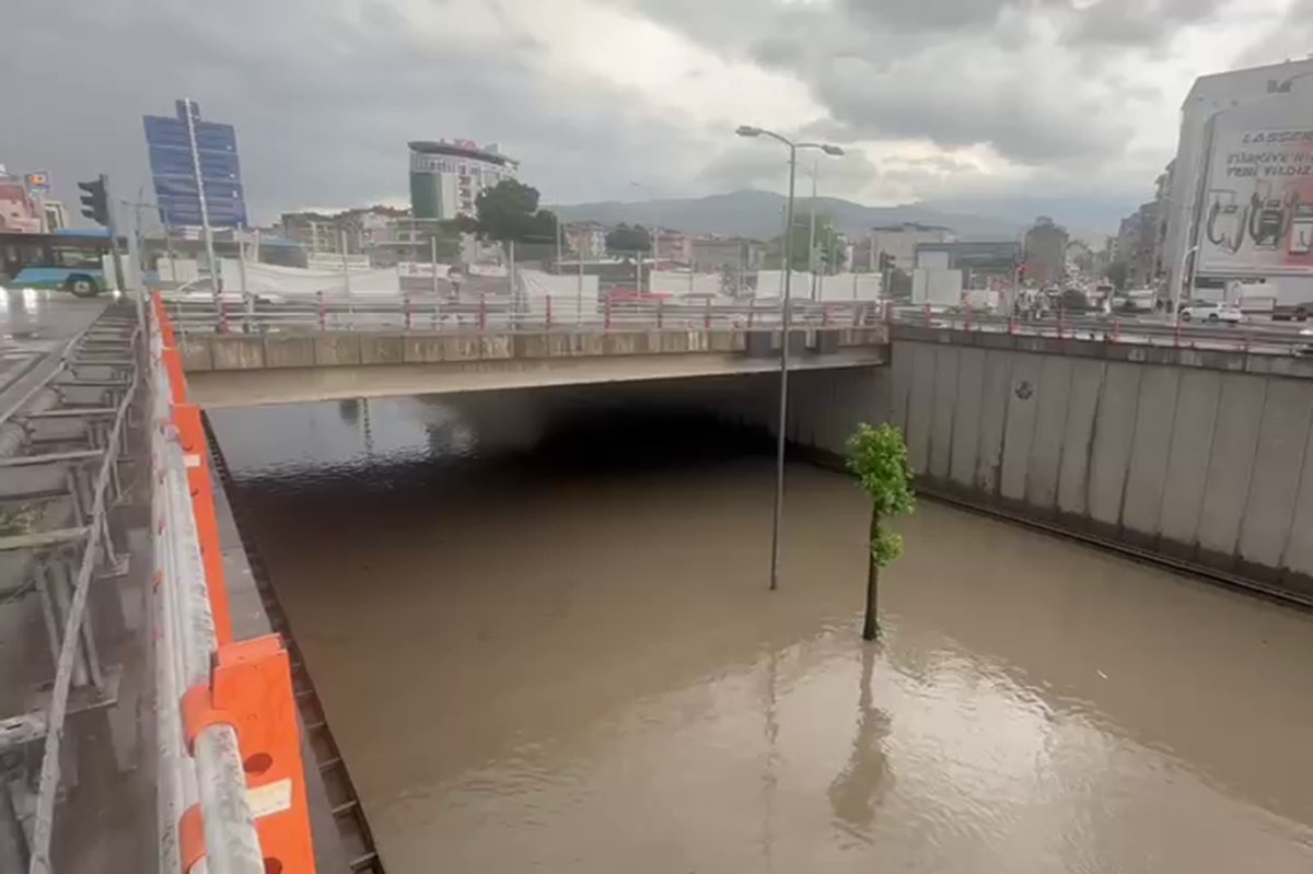 Malatya'da sağanak yağış su baskınlarına yol açtı