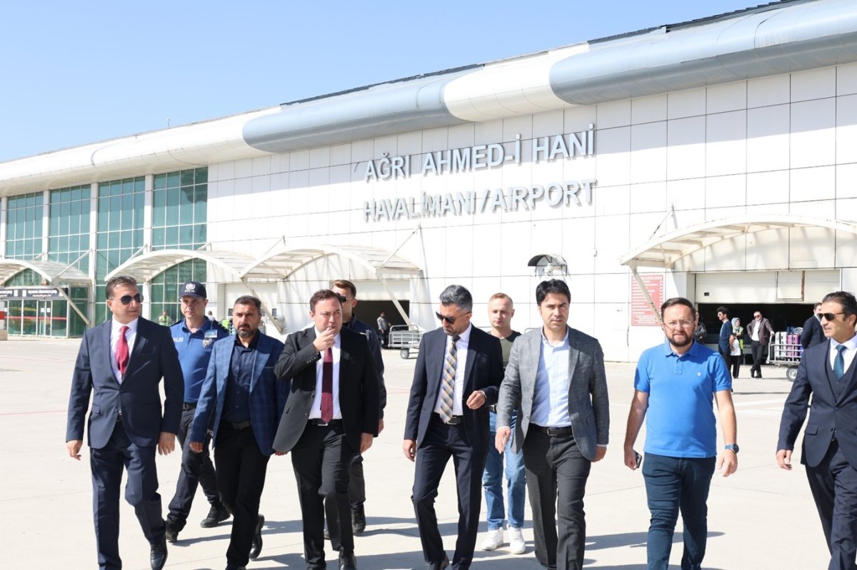 Ağrı-İzmir uçak seferleri yeniden başladı