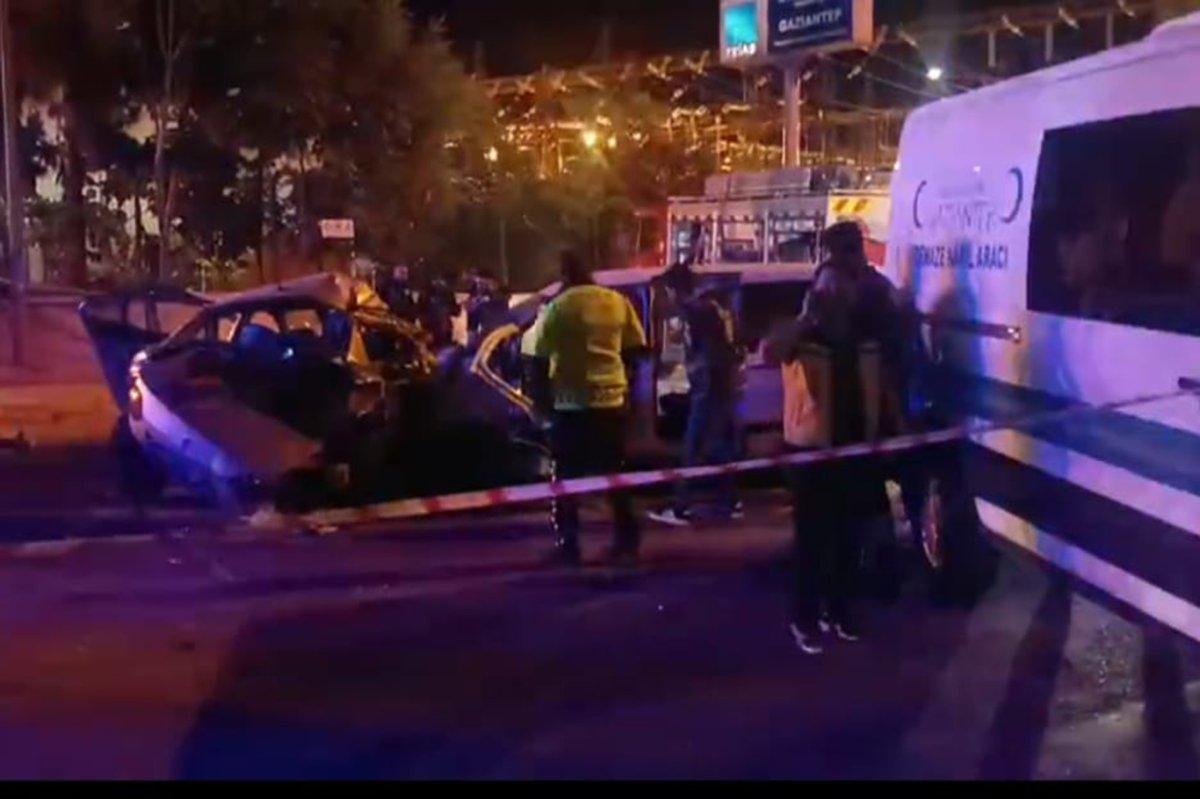 Gaziantep'te 5 kişinin hayatını kaybettiği kaza güvenlik kamerasına yansıdı