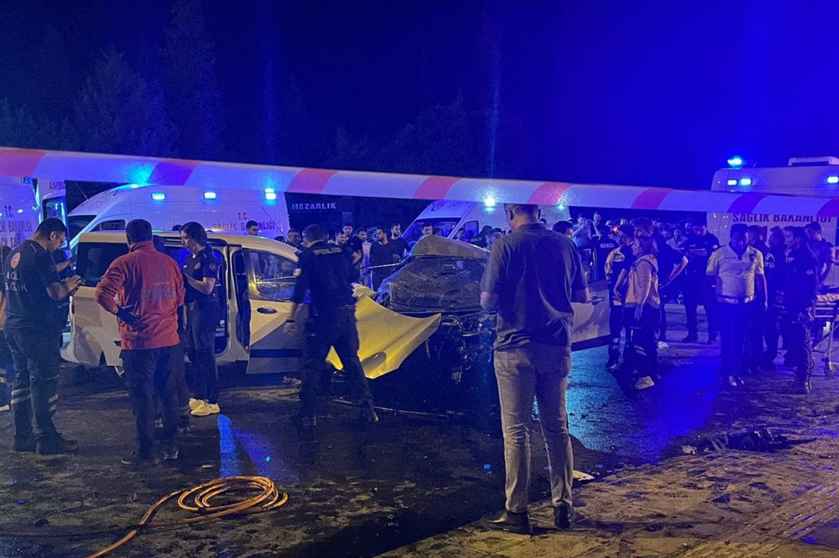Gaziantep'te 5 kişinin hayatını kaybettiği kaza güvenlik kamerasına yansıdı