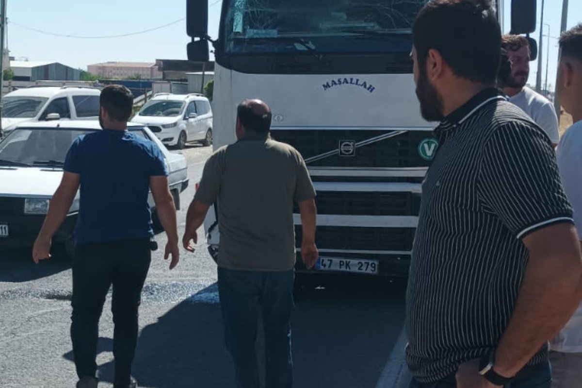 Mardin’de tır minibüse arkadan çarptı: 4 yaralı