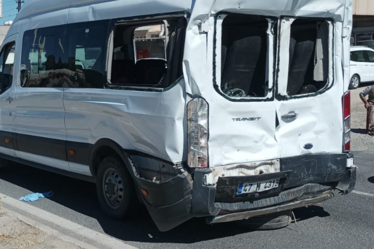 Mardin’de tır minibüse arkadan çarptı: 4 yaralı