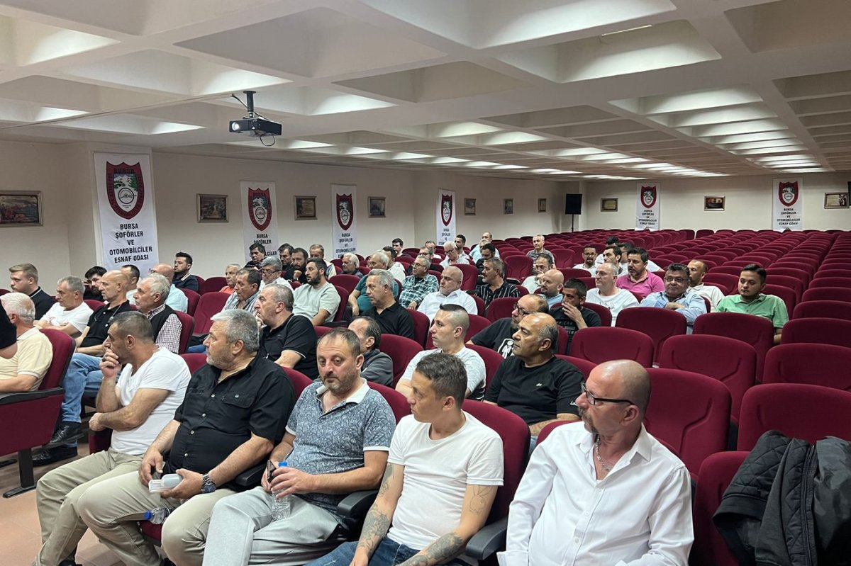Bursa'da ticari araç sürücülerine ambulanslara yol verme eğitimi