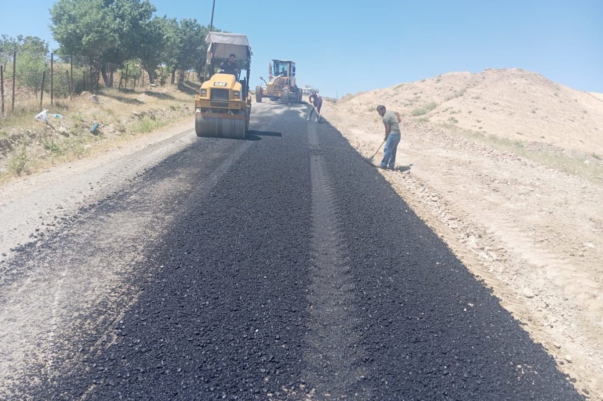 Siirt’te asfalt onarım çalışmaları sürüyor