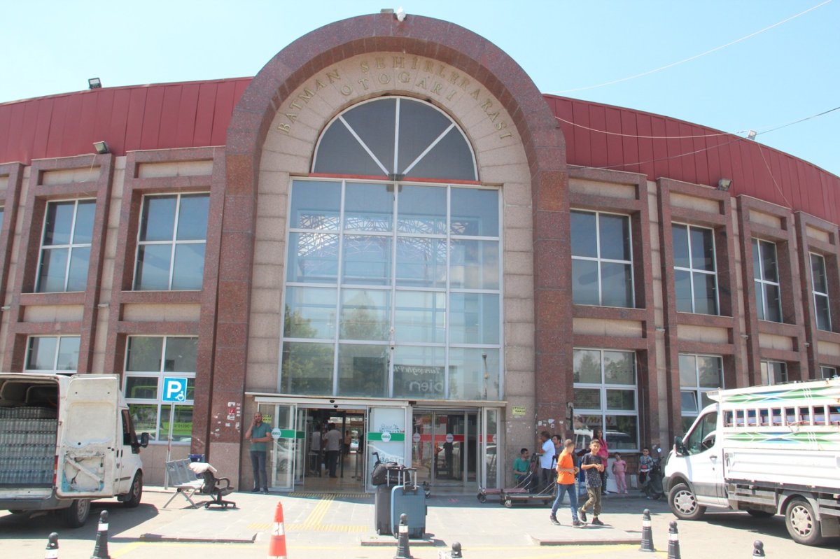 Otogarlarda bayram yoğunluğu başladı: Dönüş bileti uyarısı
