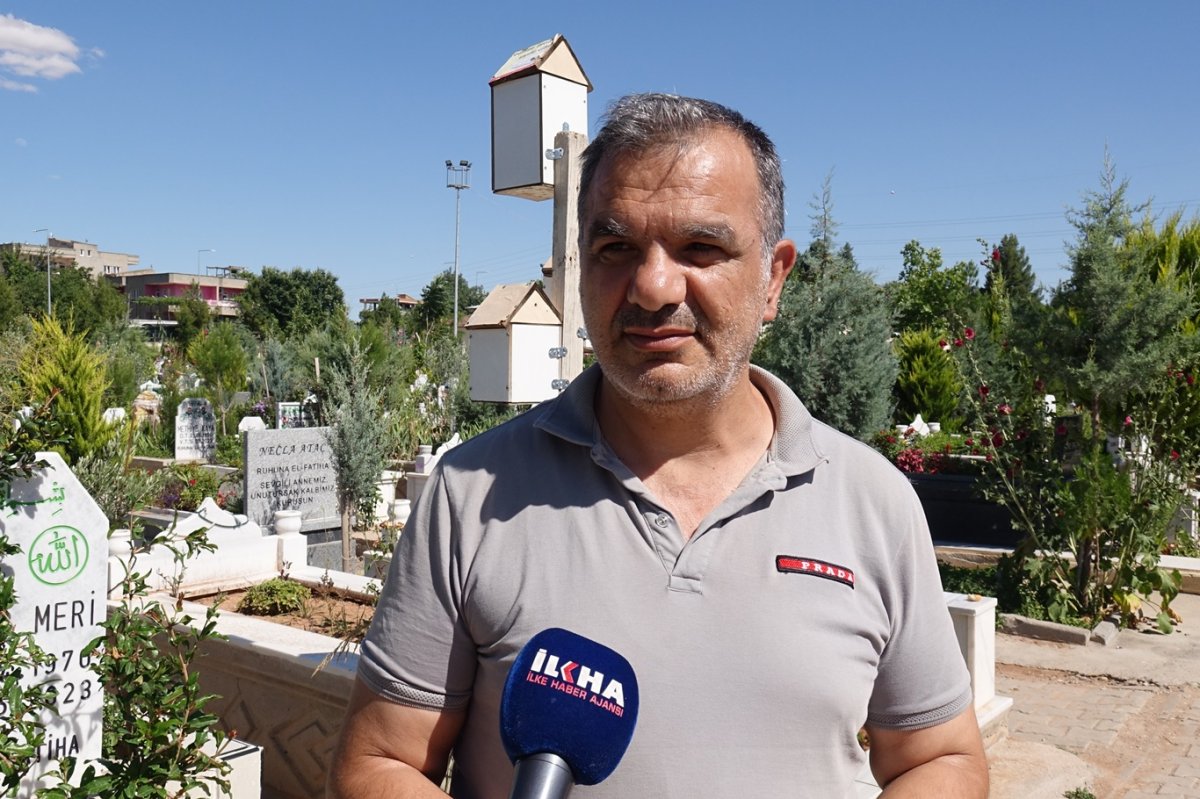 Vatandaşlar arife günü mezarlıklara akın etti