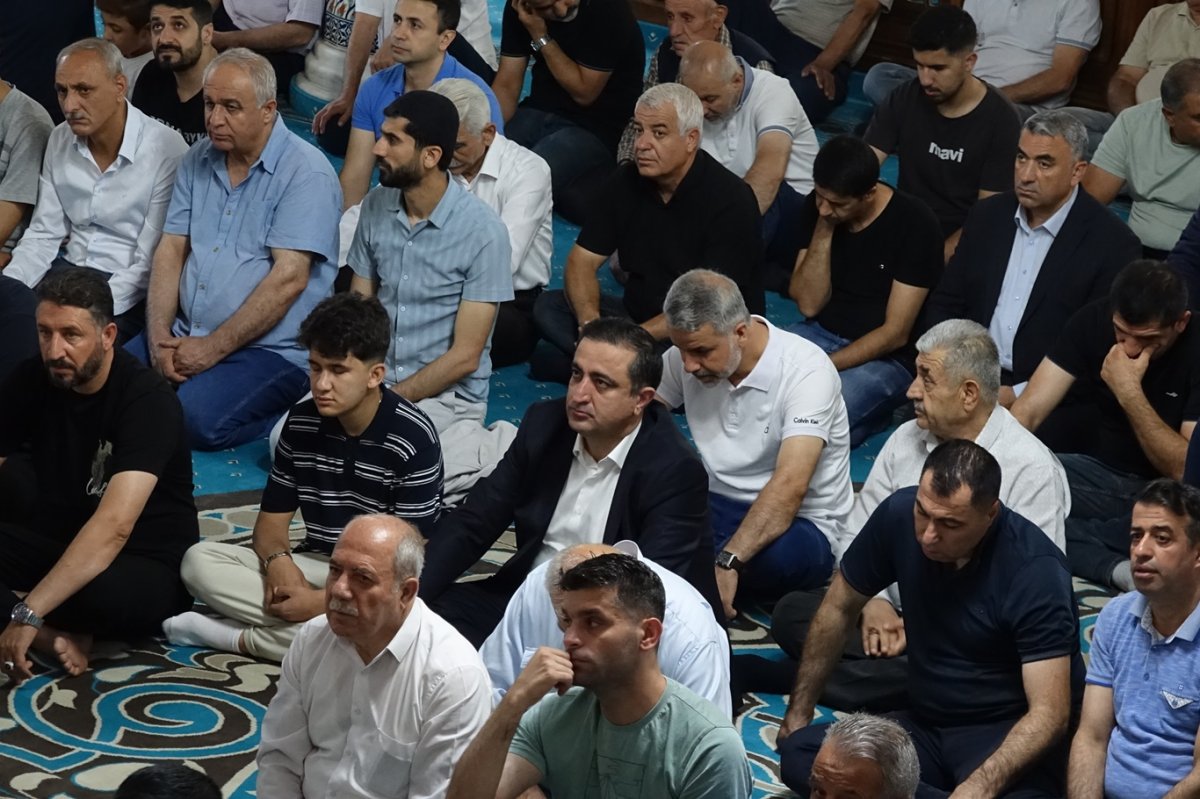 Kurban Bayramı sevinci camilere taştı, kalpler Gazze için attı