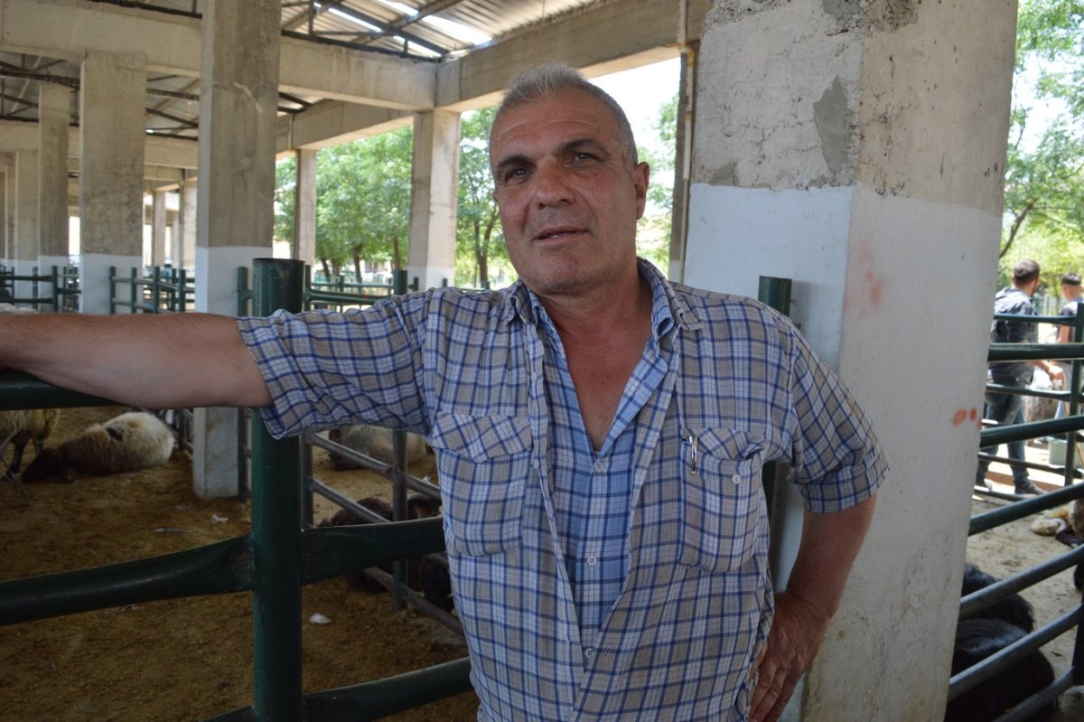 Kurbanlık satıcıları şikayetçi: Kurbanlıklar elimizde kaldı, satışlar durma noktasına geldi