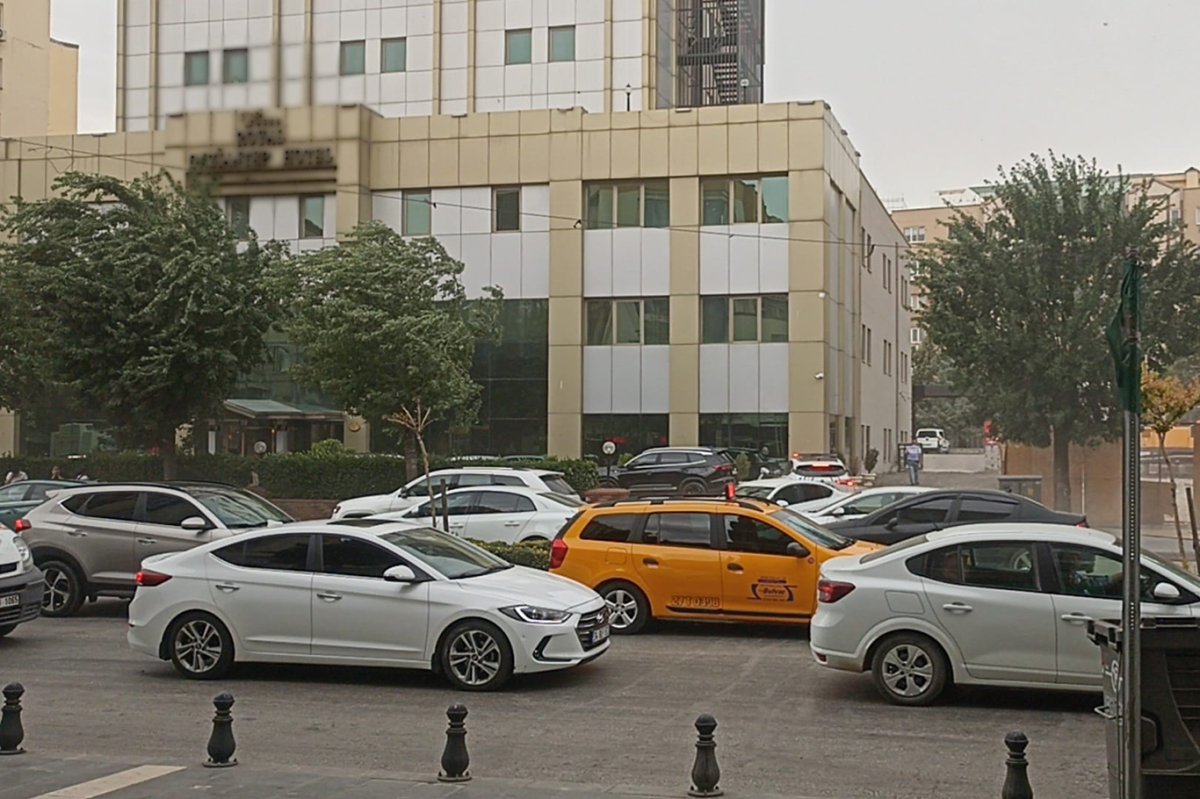 Gaziantep'te şiddetli rüzgar ve toz bulutu etkili oldu