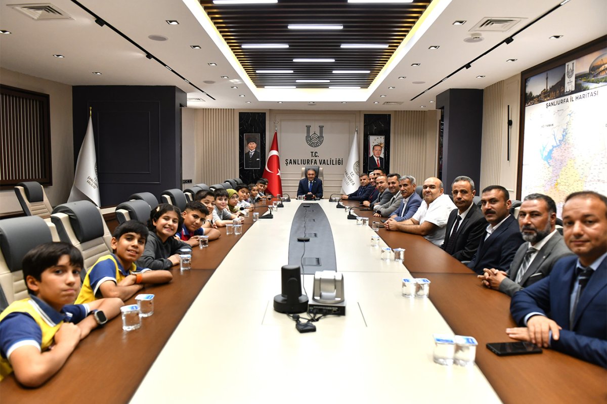 Şanlıurfa Valisi Şıldak, tam puan alan öğrencileri kabul etti