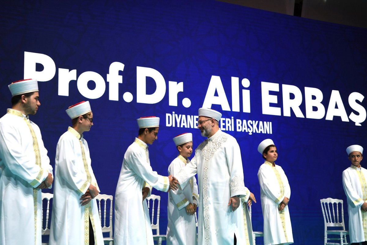 Konya'da hafızlık merasimi: Bin 255 öğrenci icazet aldı