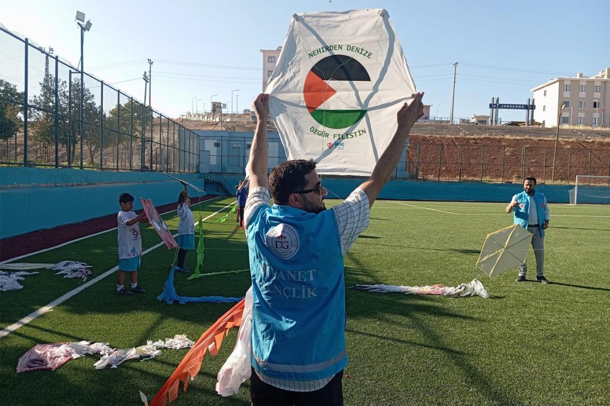 Şanlıurfa'da Filistin bayraklı uçurtmalar gökyüzünü süsledi