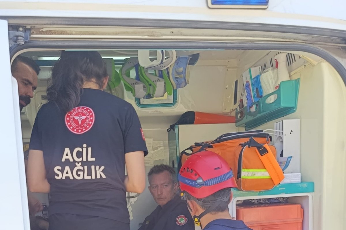 Yangın söndürme uçağı Seyhan Barajı’na düştü: Pilot sağ kurtarıldı