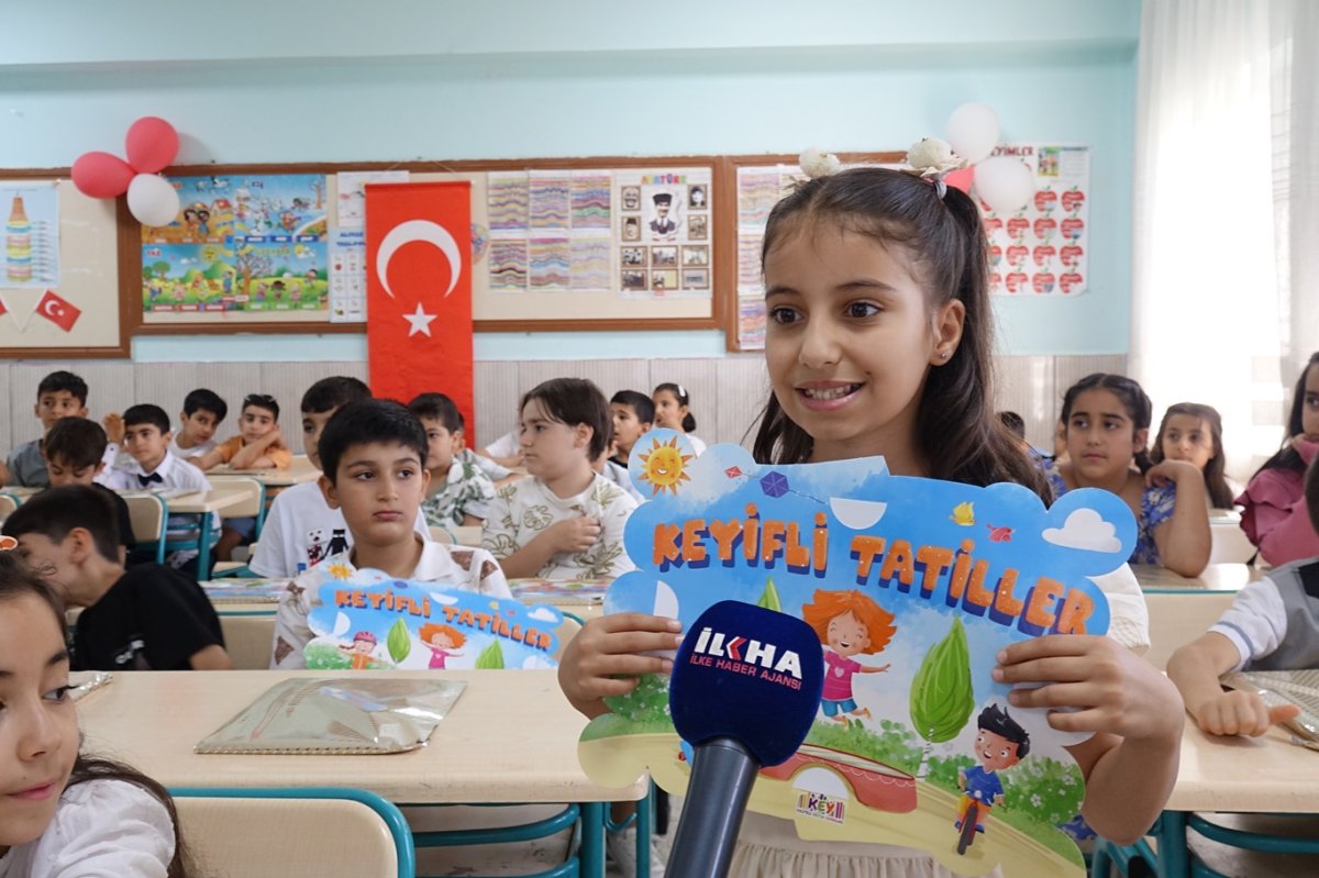 Batman'da karne heyecanı: 172 bin öğrenci yaz tatiline girdi