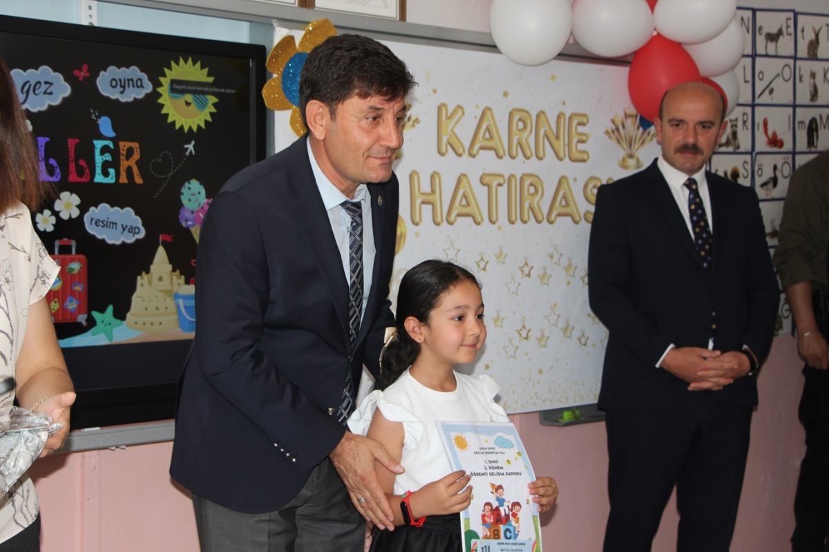 Mardin’de 234 bin öğrenci karne heyecanı yaşadı