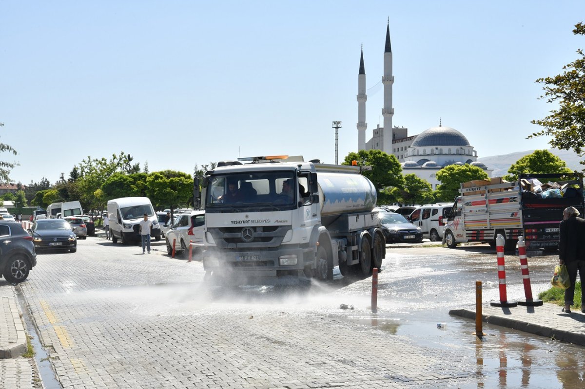 Yeşilyurt'ta ilçe genelinde temizlik çalışması yapıldı