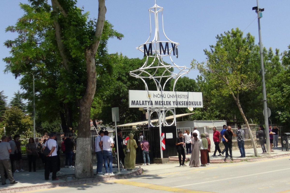 AYT sınavı sonrası adaylardan farklı görüşler: Kimi zorlandı, kimi rahat çözdü