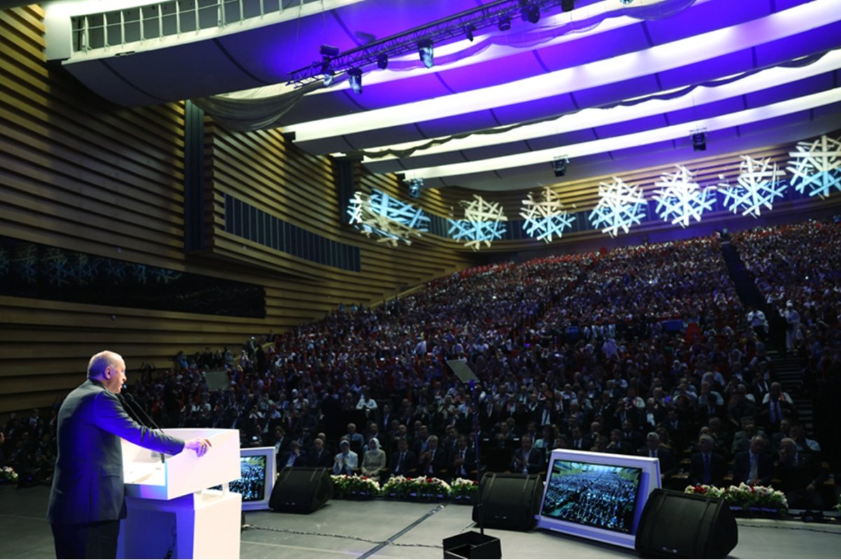 Cumhurbaşkanı Erdoğan: İran'a saldırıların daha büyük bir felakete dönüşmemesi için yoğun çaba harcıyoruz