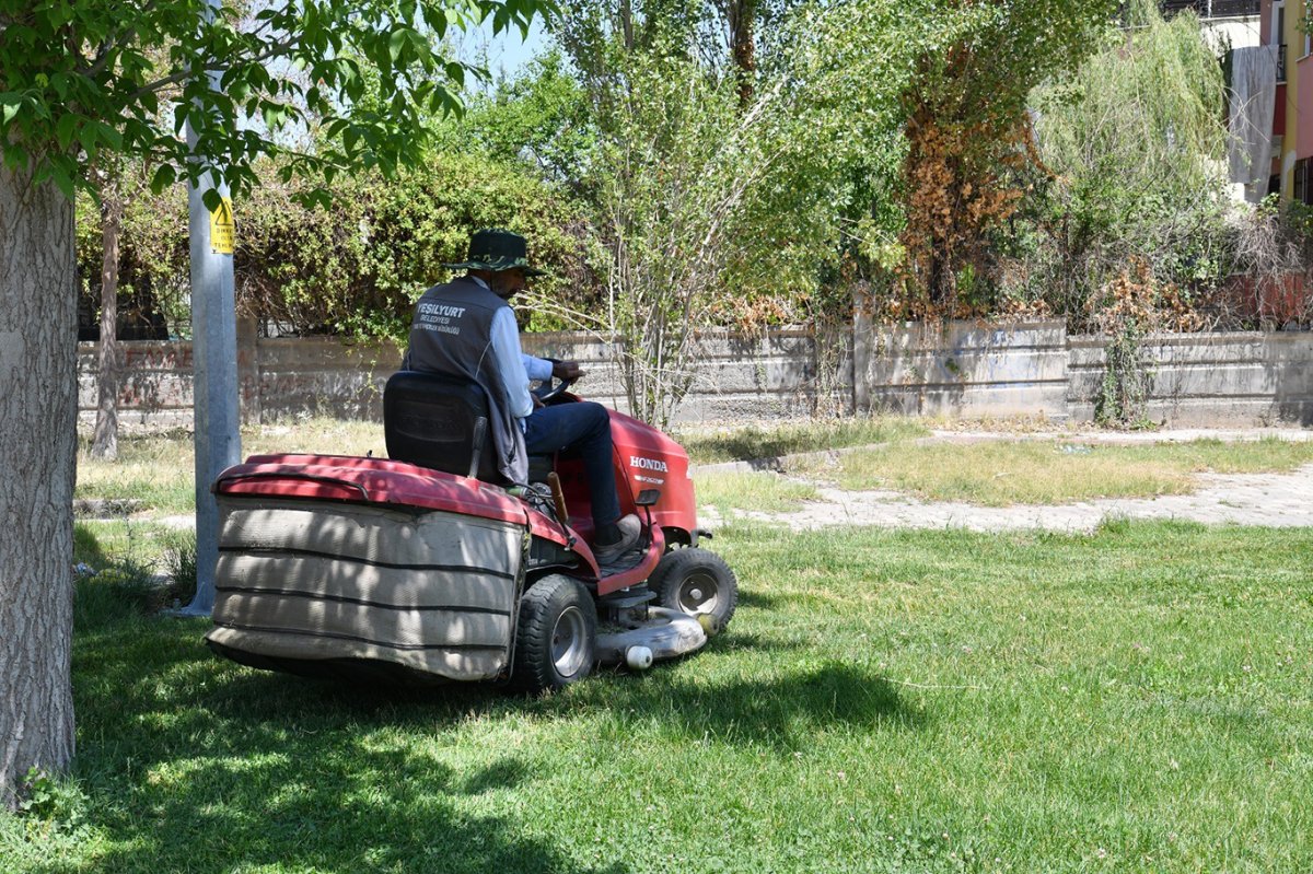 Yeşilyurt Belediyesi parkları yeniliyor