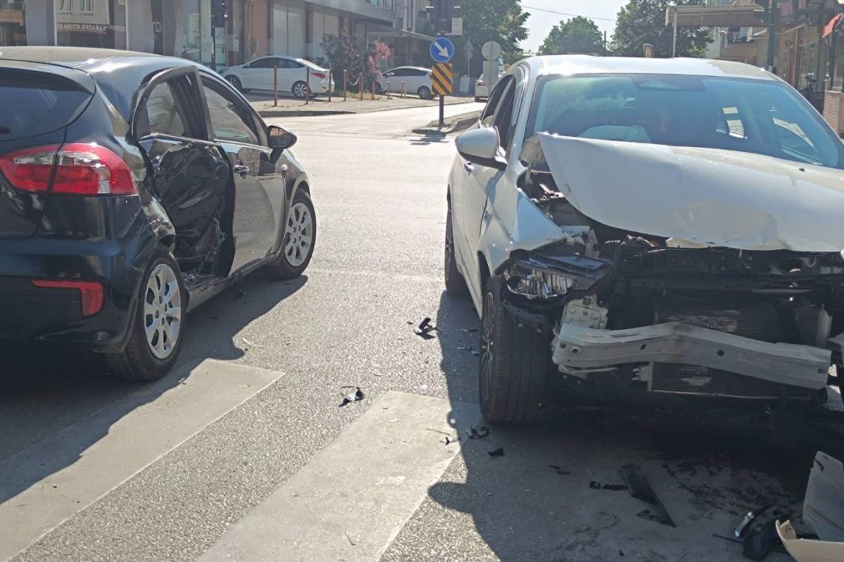 Bursa'da maddi hasarlı trafik kazası