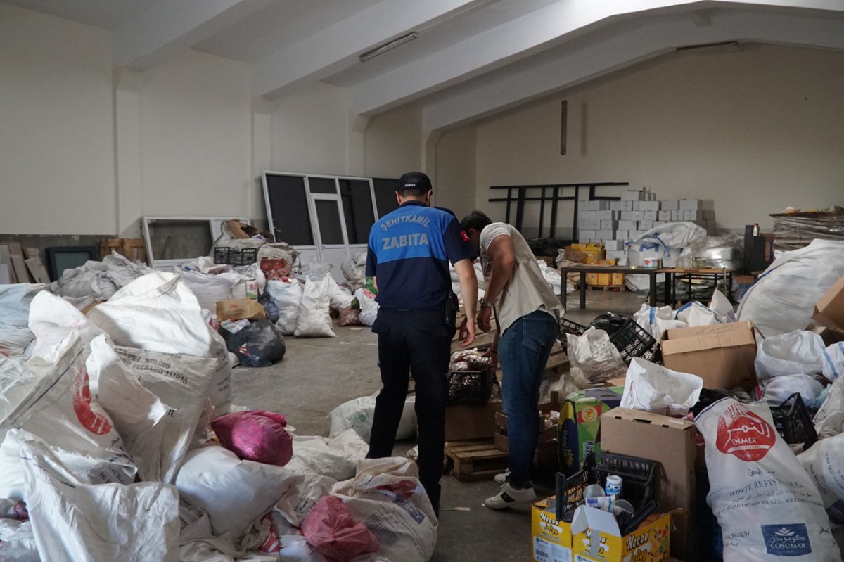 Gaziantep'te bir işletmede 21 ton tarihi geçmiş ürün ele geçirildi