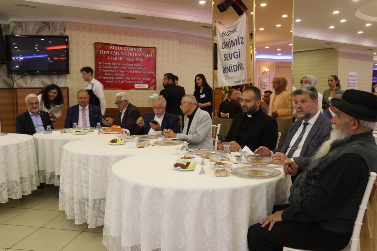 Siyasiler ve STK temsilcileri "Muharrem Ayı İftar Programı"nda buluştu