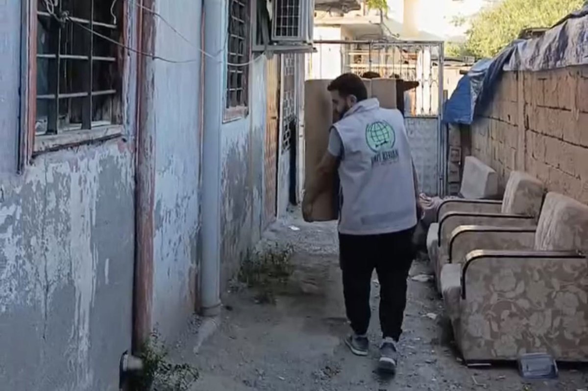 Tarsus Umut Kervanı'ndan ihtiyaç sahibi ailelere ev eşyası desteği