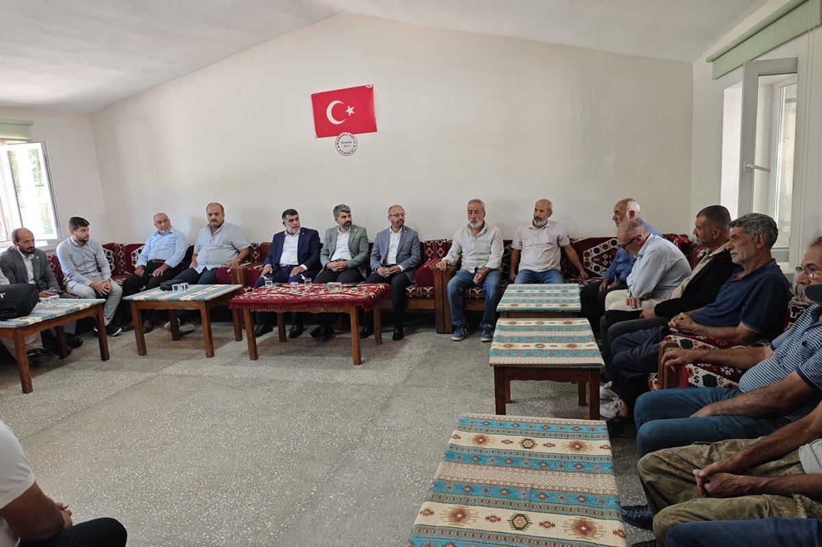 HÜDA PAR heyeti Elazığ'da vatandaşların sorunlarını dinledi