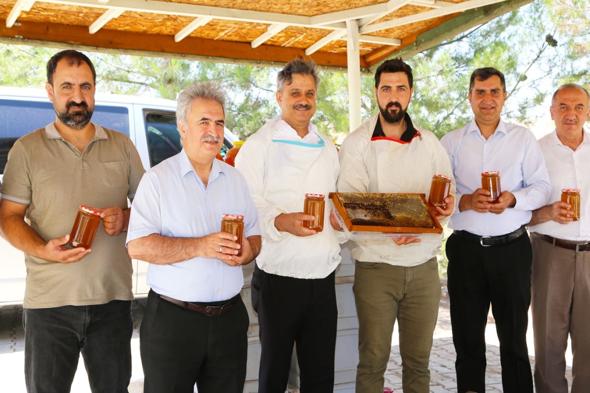 Siirt Üniversitesi bünyesinde bereketli bal hasadı gerçekleştirildi