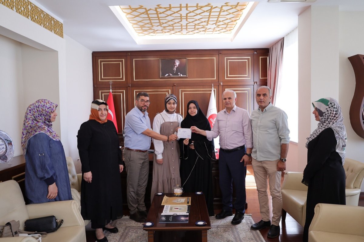 İmam hatip öğrencilerinden Gazze için anlamlı bağış