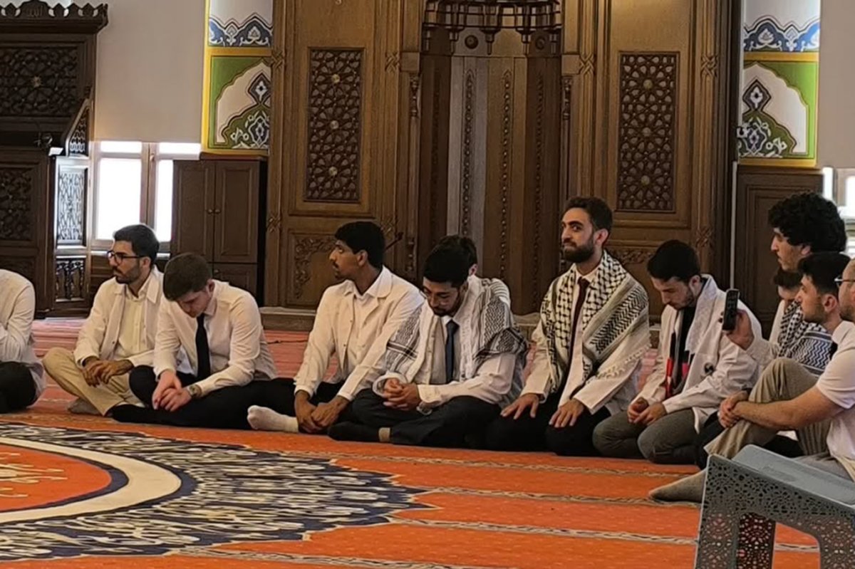 Sakarya Üniversitesi Tıp Fakültesi öğrencileri mezuniyetlerini dua ile taçlandırdı