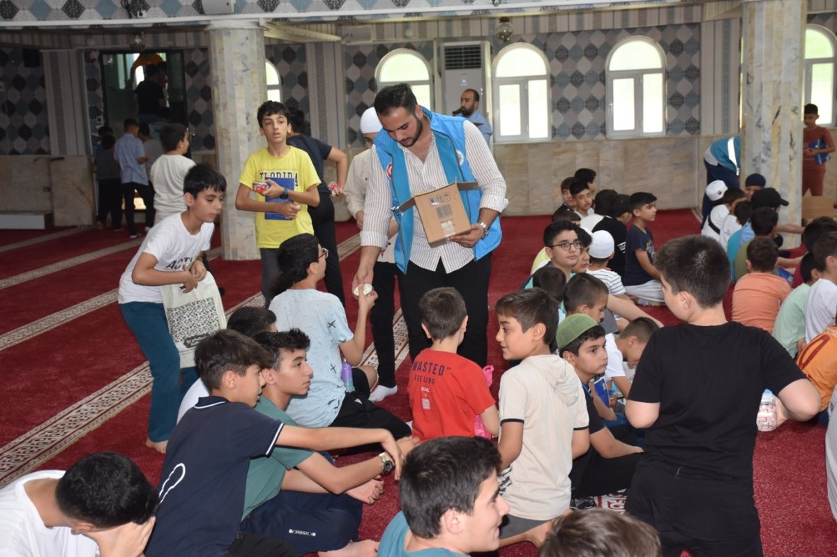 Siirt’te yaz sıcağında Kur’an kursu öğrencilerini sevindiren sürpriz