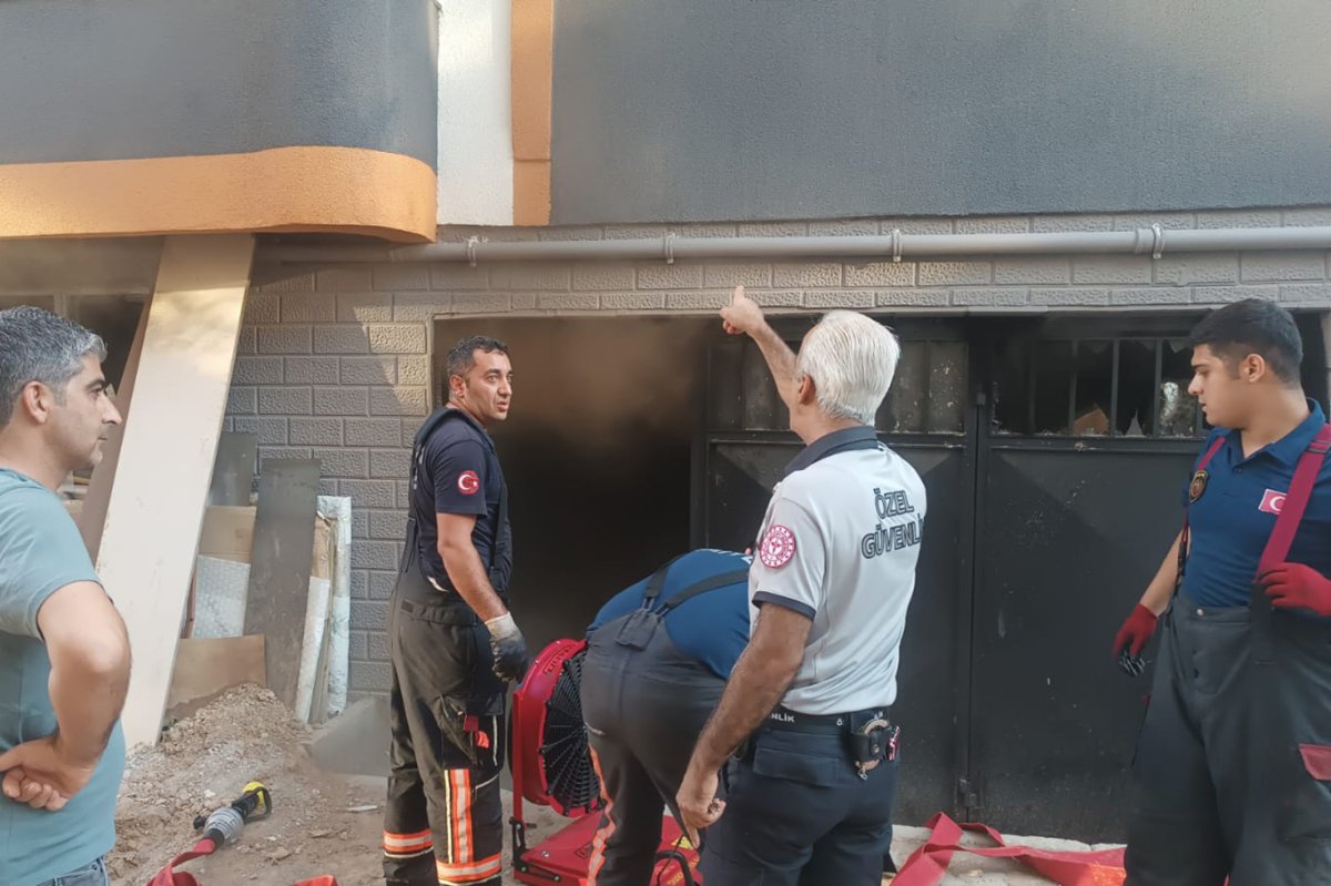 Malatya'da bir mobilya deposunda yangın