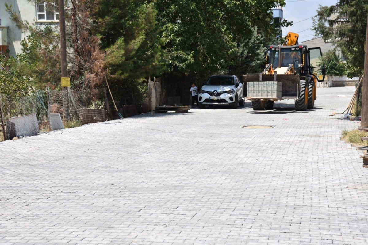Siirt'te mahalle yolları yenileniyor: Şavuran Mevkii'nde çalışmalar tamamlandı