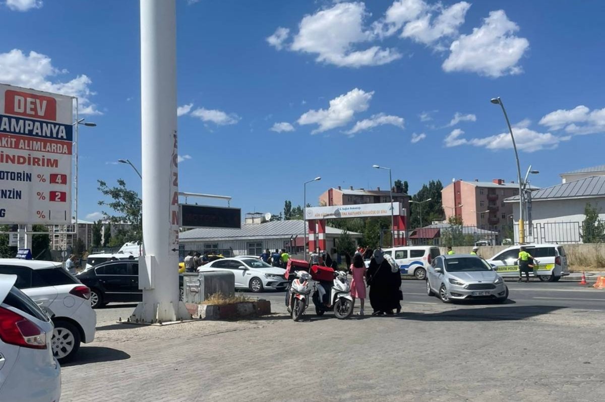 Motosikletle taksiye çarpan karı koca hayatını kaybetti